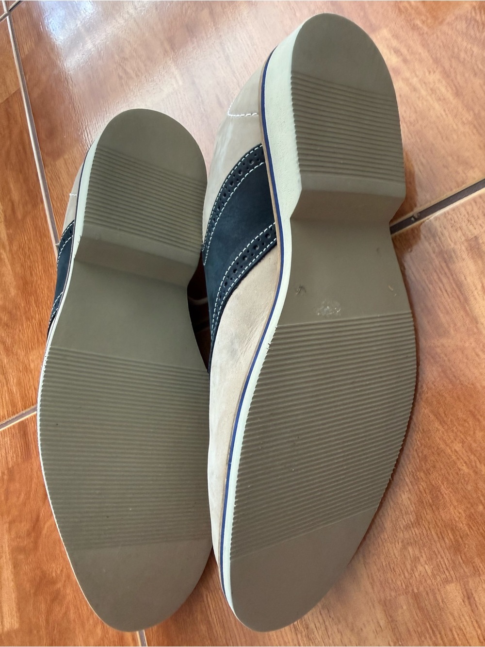 1901 Two-Tone Saddle Derby — navy black & Taupe - Picture 4 of 7